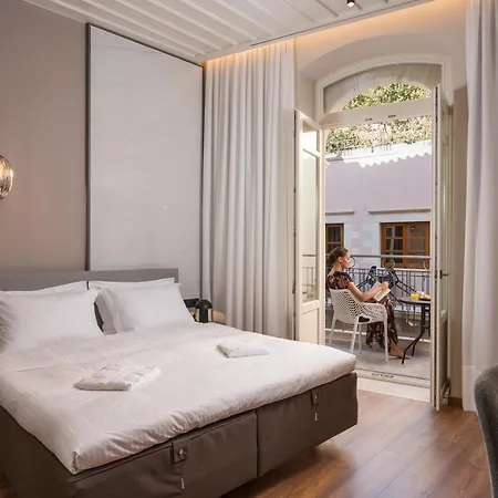 Veneri Boutique Aparthotel 4*